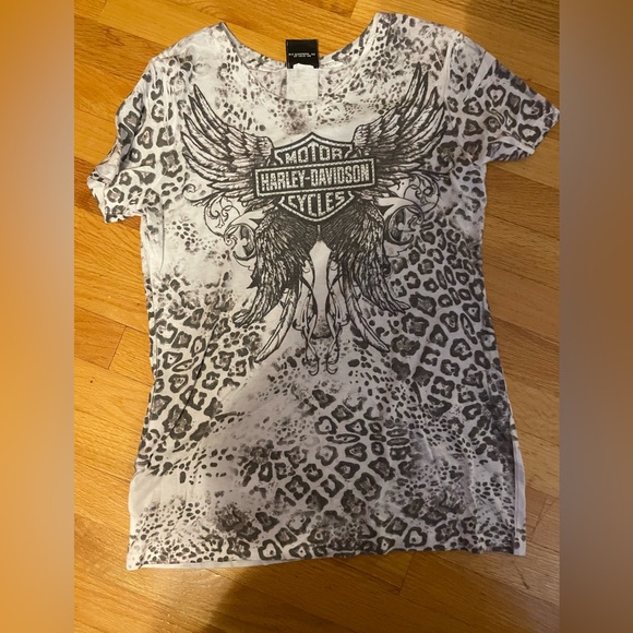 - - 🏍️Harley Davidson shirt no size tag measures 18 inches P to P and 26in long - Picture 1 of 7